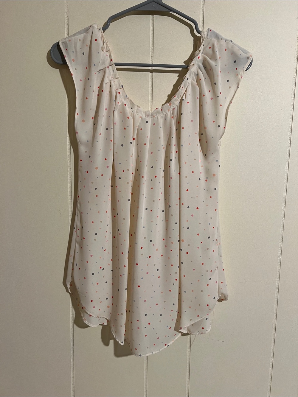 NWOT LC Lauren Conrad Women’s Cream Polka Dot Sleeveless Blouse Size M